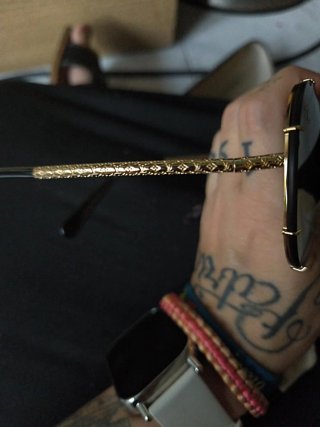 Gafas de sol Louis Vuitton negras y doradas
