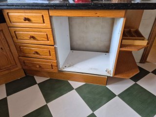 Muebles de cocina de madera y encimera de piedra