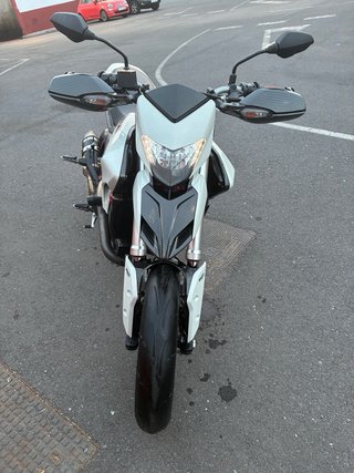 Ducati Hypermotard 821 - Muy cuidada