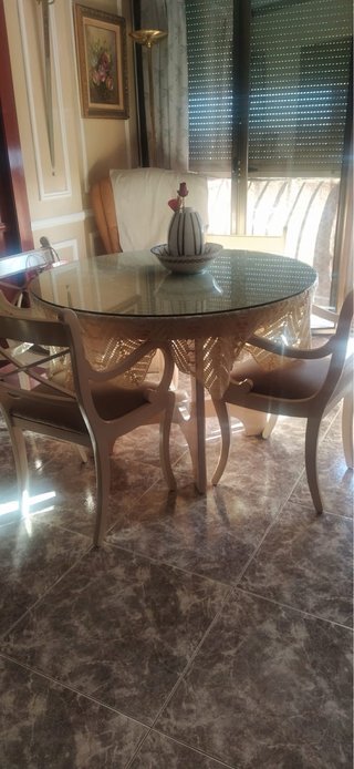 Mesa redonda cristal y mimbre