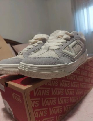 Zapatillas Vans Upland Beige/Azul pastel Talla 39.