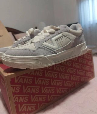 Zapatillas Vans Upland Beige/Azul pastel Talla 39.