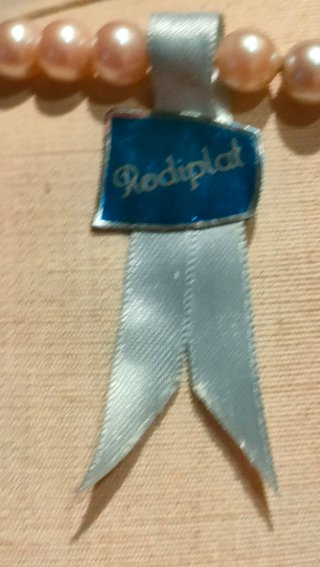 Collar de perlas con detalle abanico dorado