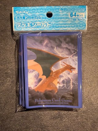 Fundas Pokémon Center Charizard 64 unidades