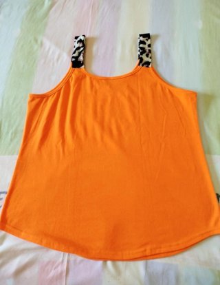 Camiseta sin mangas naranja con tirantes