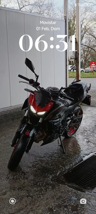 Kawasaki Z500 SE 2024 Roja y Negra