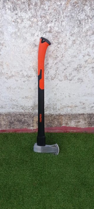 Hacha Truper Naranja y Negra