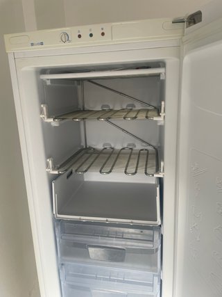Congelatore verticale Indesit 175x60x60