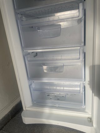 Congelatore verticale Indesit 175x60x60
