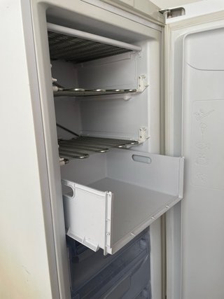 Congelatore verticale Indesit 175x60x60