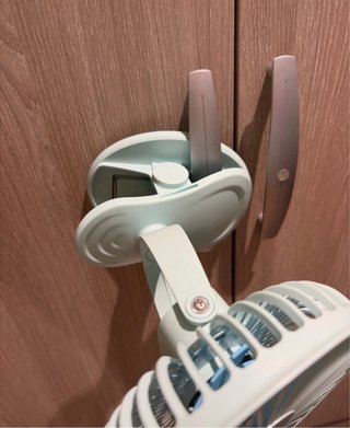 Ventilador de pinza azul claro