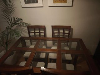 Mesa y 4 sillas comedor cristal madera