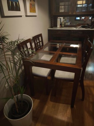 Mesa y 4 sillas comedor cristal madera