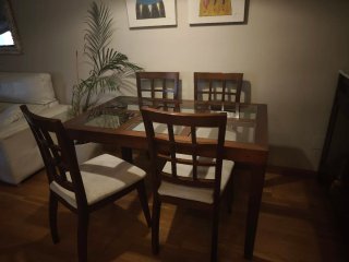 Mesa y 4 sillas comedor cristal madera