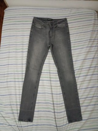 Pantalones vaqueros grises skinny
