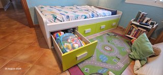 Cama infantil con cajones