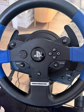 Silla gaming Playseat con volante e pedali