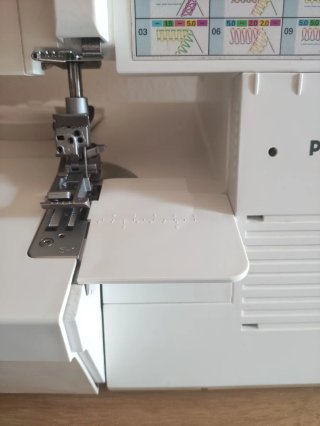 Máquina Pfaff Coverlock 4852