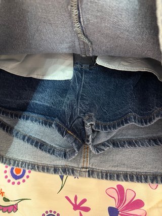 Falda-pantalón vaquera con tachuelas