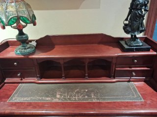 Escritorio antiguo de madera