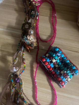 Collar y pulsera multicolor, pulsera de Lola Casad