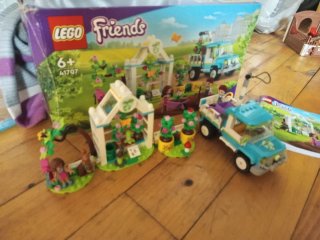 Lego Friends 41707 Coche y Invernadero
