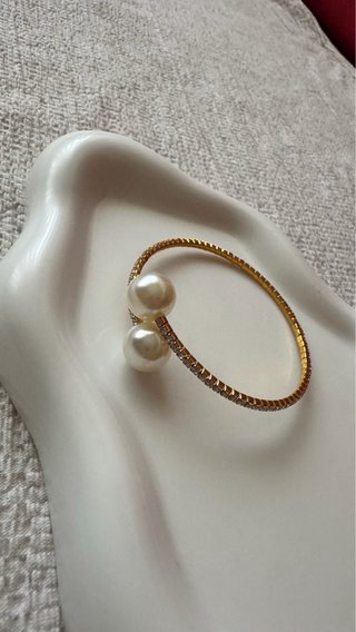 Bracciale dorato perle resina e strass