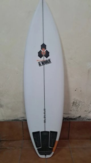 Tabla de surf blanca