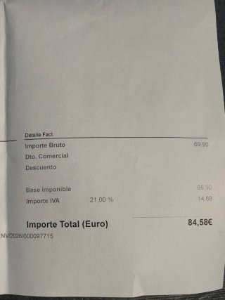 Cuerpo de agua metálico con conexiones