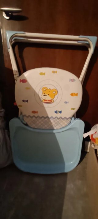 Trona infantil con diseño de osito y peces