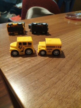 Mini camiones de juguete