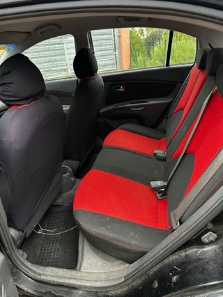 KIA Rio Distintivo B