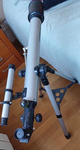 Telescopio Astrolon con trípode