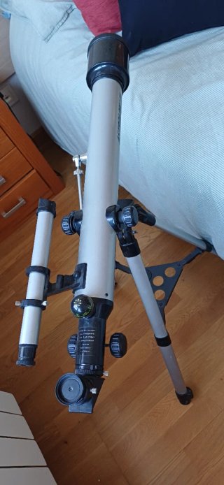 Telescopio Astrolon con trípode