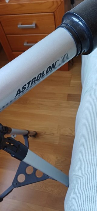 Telescopio Astrolon con trípode