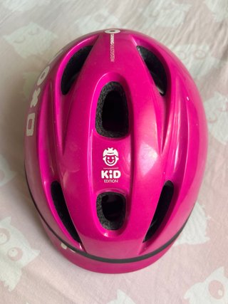 Casco infantil rosa para bicicleta