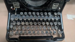 Máquina de escribir Hispano-Olivetti M40