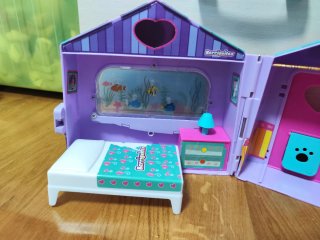 Casita maletin + llave + muñeca, ambos Barriguitas