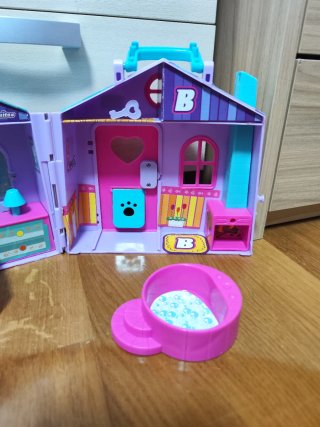 Casita maletin + llave + muñeca, ambos Barriguitas