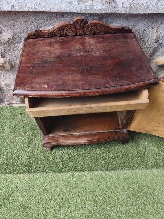 Mesilla antigua madera para restaurar
