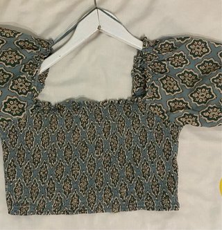 Blusa Zara manga abullonada estampado floral