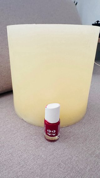 Vela Beige Translúcida con dos mechas bastante gra
