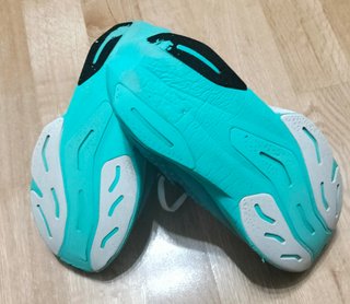 Zapatilla NB running infantil turquesa niñ@. Bueno