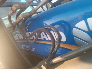 Tractor New Holland TD5.115 con pala.