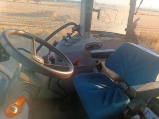 Tractor New Holland TD5.115 con pala.