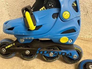 Patines en línea azules para niños
