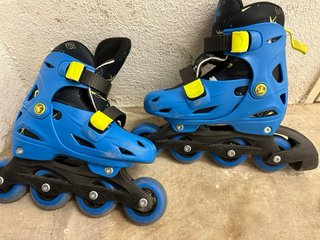 Patines en línea azules para niños