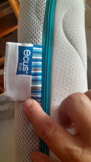 Cuna de madera para bebé con colchón y ropa de cam