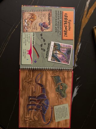 Dinosauroak 5 marrazteko txantiloi barrualdean