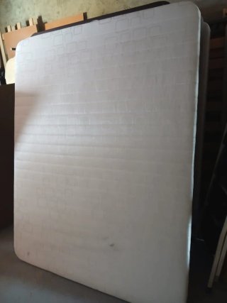 Base tapizada 150x190 con patas